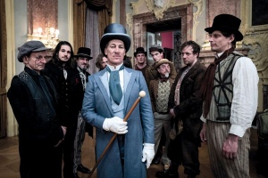 Mackie Messer – Brechts Dreigroschenfilm / Der Londoner Gangster MacHeath (Tobias Moretti) und seine Verbrecherbande