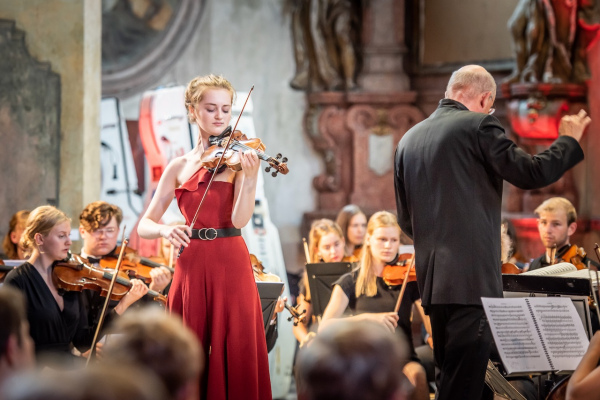 Noa Wildschut und die deutsche Streicherphilharmonie